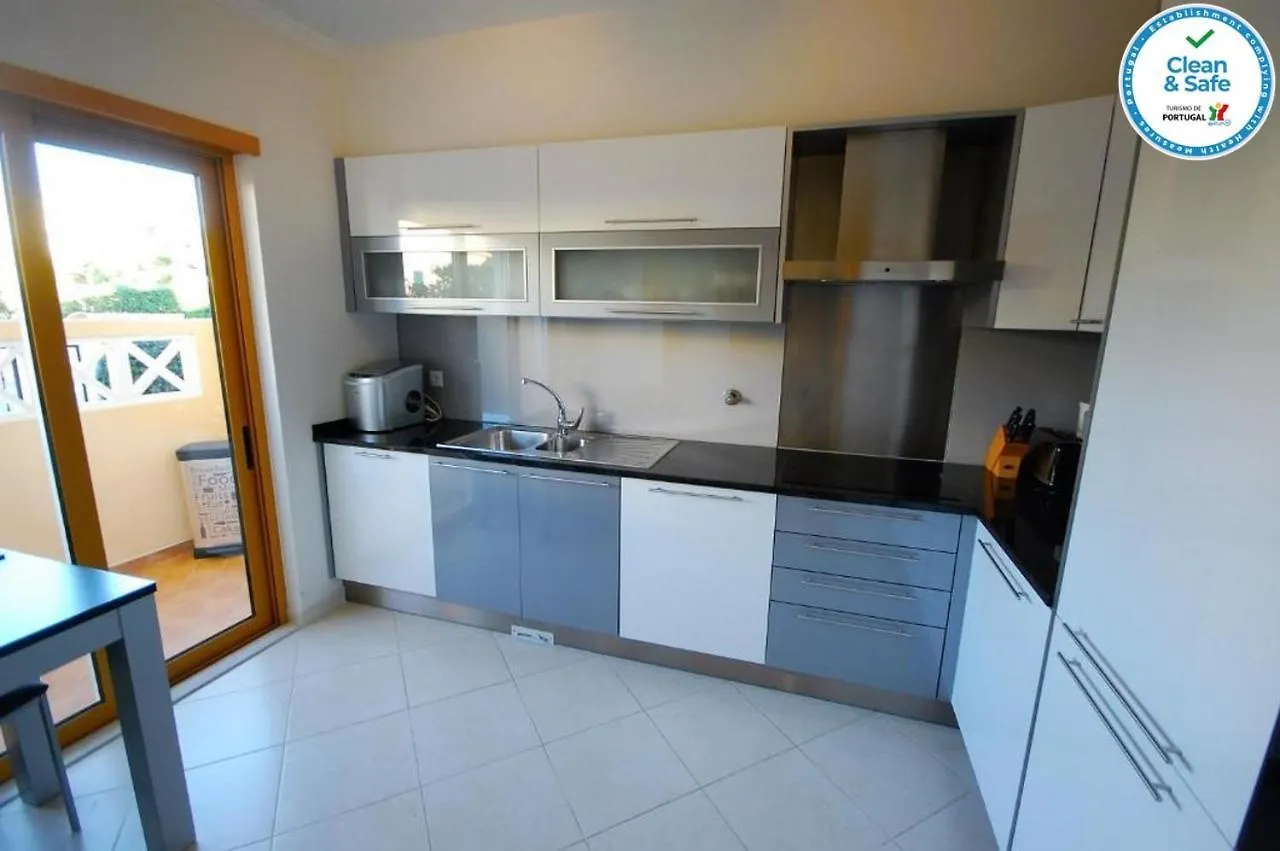 Casa de Férias House F São Rafael Beach - Free Wifi&Airco, NETFLIX ready - 300m from the beach Albufeira