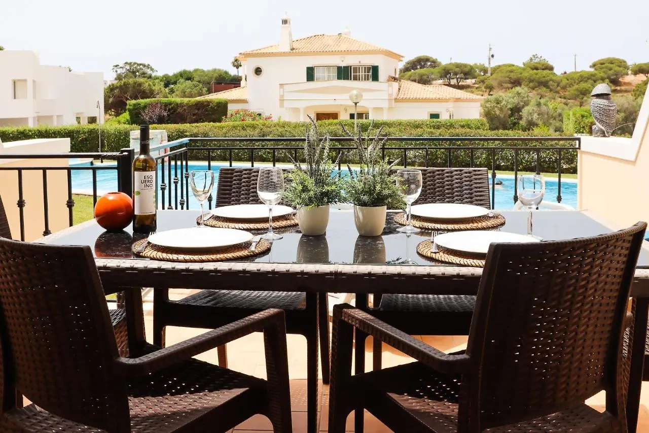 Casa de Férias House F São Rafael Beach - Free Wifi&Airco, NETFLIX ready - 300m from the beach Albufeira